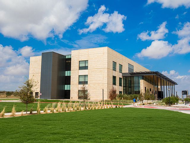 Exterior del edificio de ingeniería.