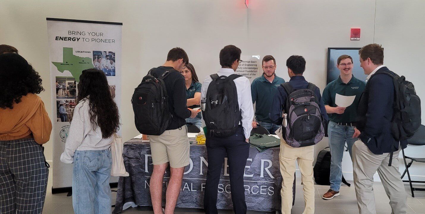 feria de prácticas, networking de estudiantes