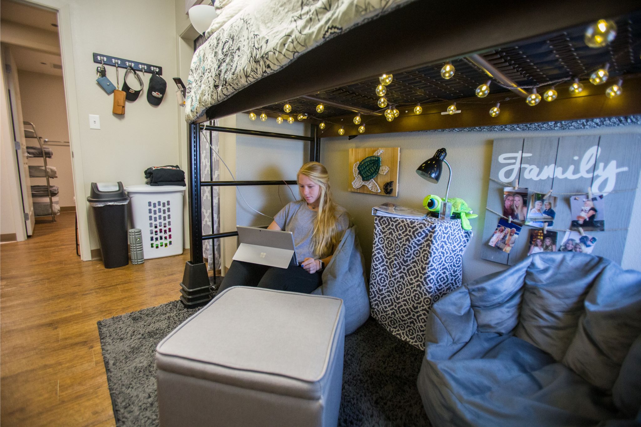 Estudiante en dormitorio