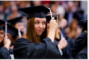 Imagen de un estudiante graduándose