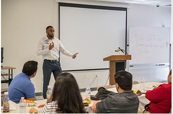 Image of Mathew Pinkney speaking with students