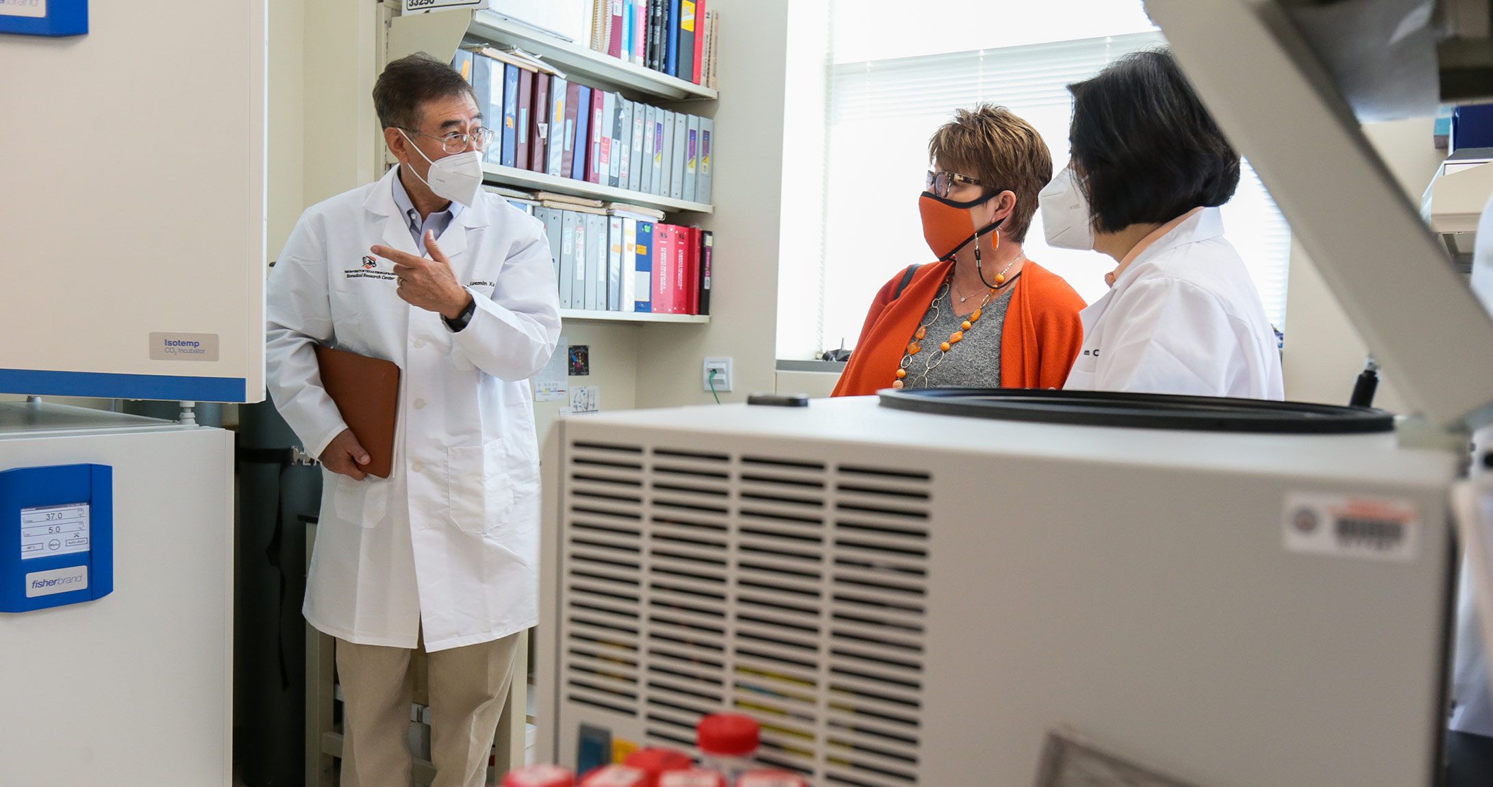 Dr. Xu in Biomedical Research Center 