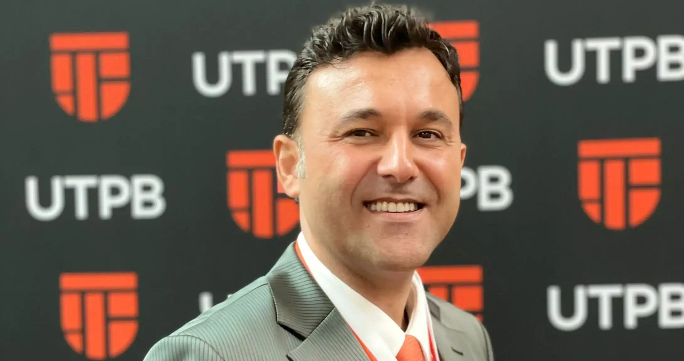 Sebahattin Ziyanak smiling in a UTPB photo booth. 