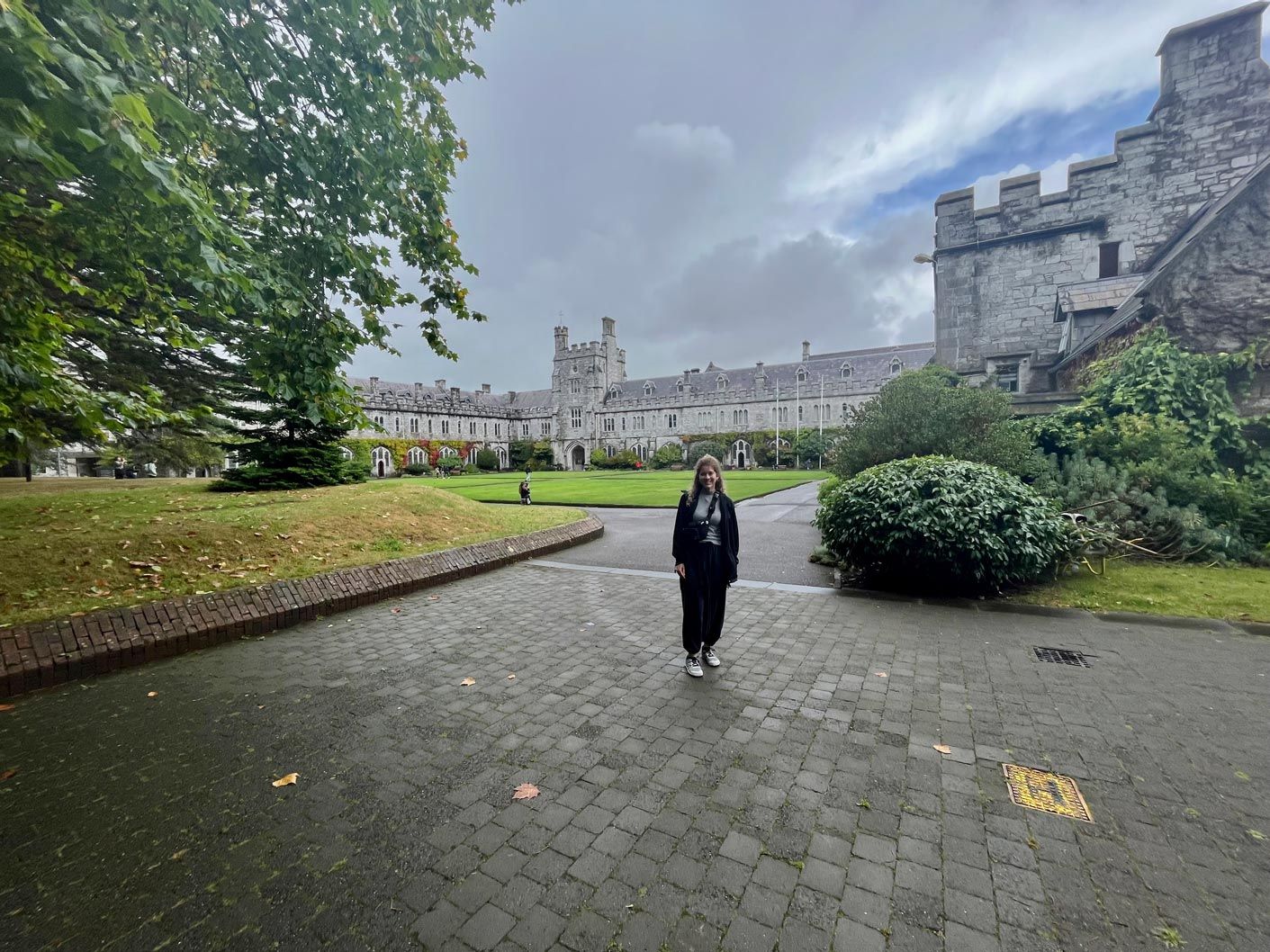 andrea in front of castle