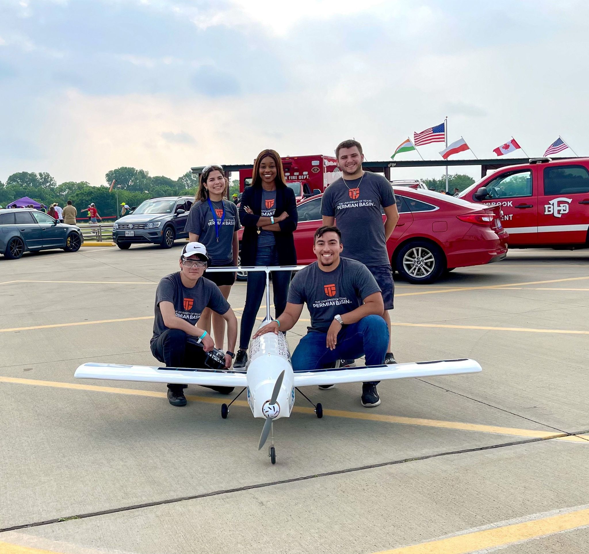 students who competed at SAE contest with their plane on the runway